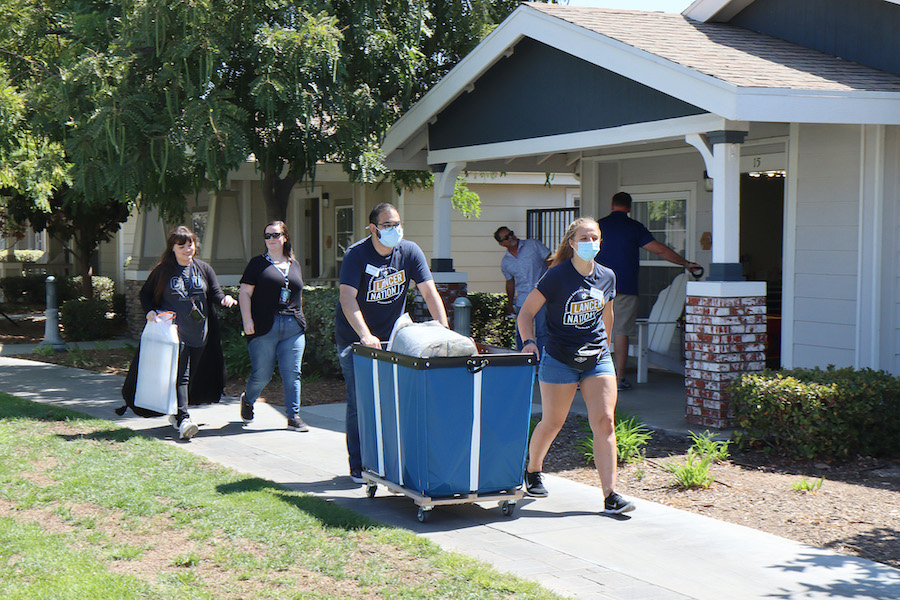 students moving in