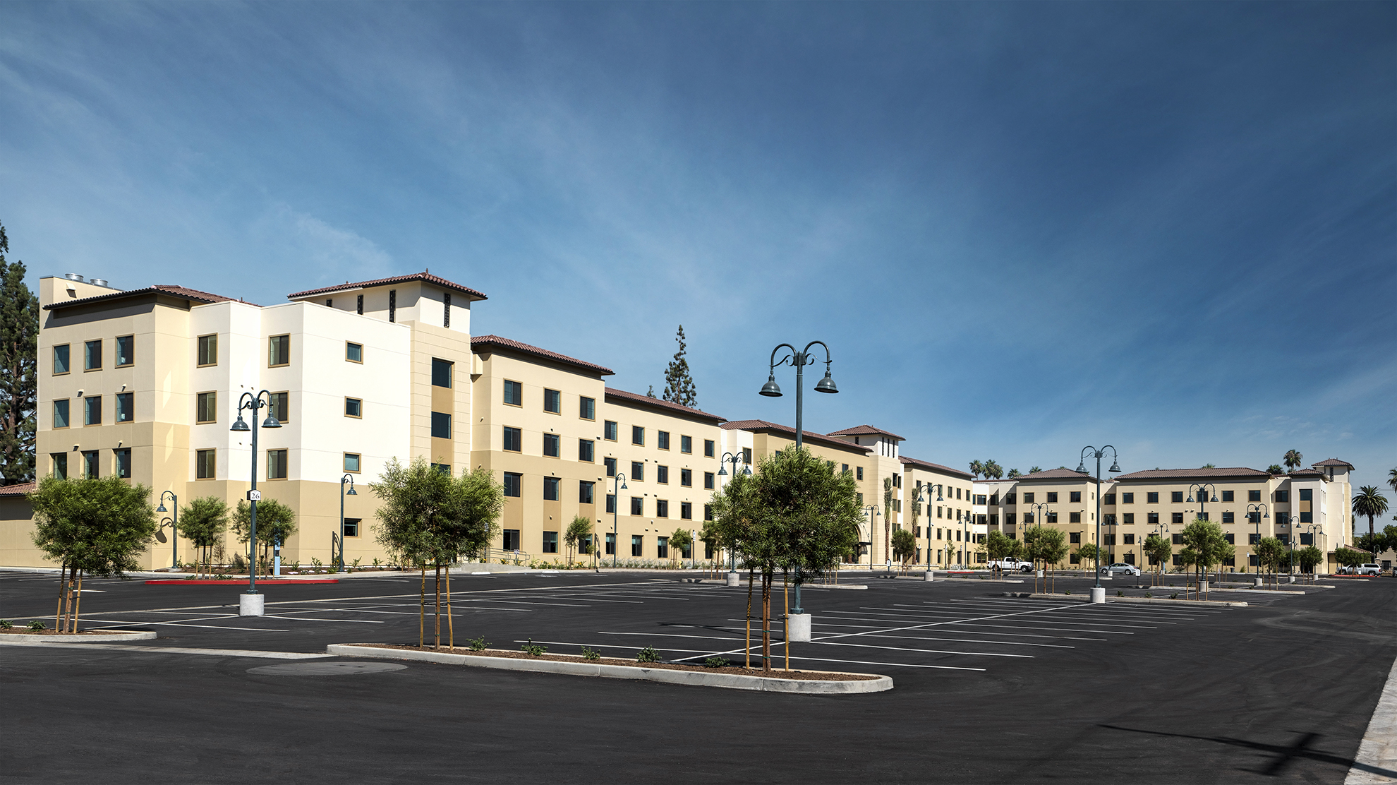 Magnolia Crossing Exterior and parking lot