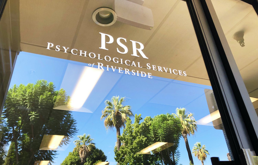 sign on a door that says PSR